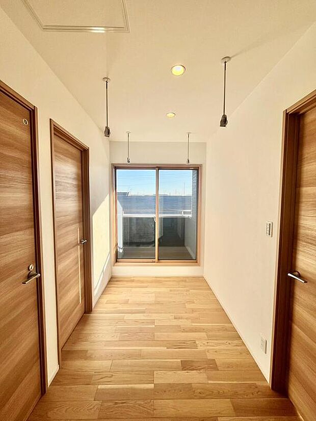 【リビング以外の居室】NO.11 室内物干しスペース
日当たり良好で、お洗濯がはかどります♪