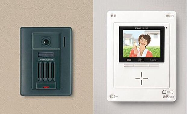 【インターホン】安心機能が備わったシンプルデザインのかんたんテレビドアホン。呼出直後の自動録画のほか、呼出中や通話中、モニター中に録画ボタンを押して手動録画ができます。