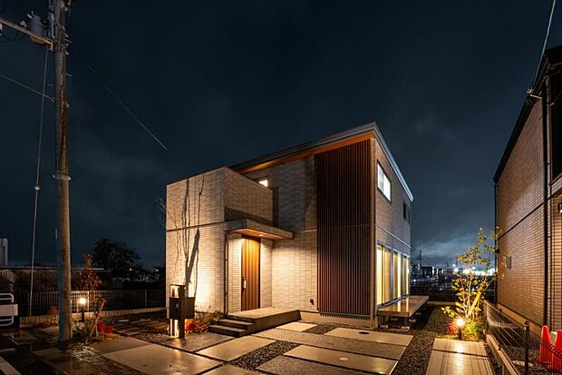 【8-1号地分譲住宅】 暮らしに映える、洗練されたデザインの外観(2025.11撮影)