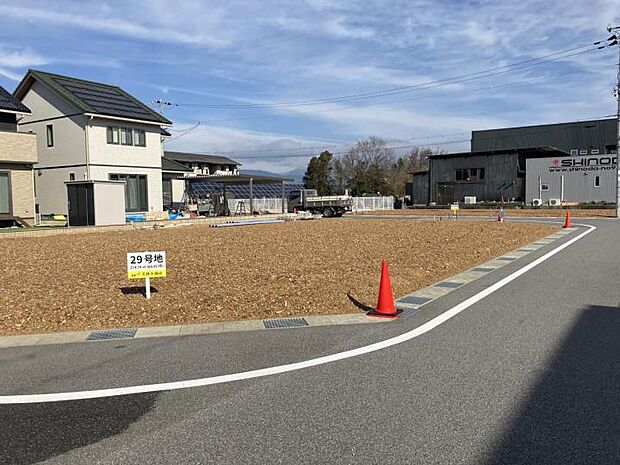 【レイクタウン祇園15期】29号地 角地のため駐車計画を取りやすいです。(2024.1撮影)