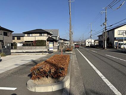 東側前面道路