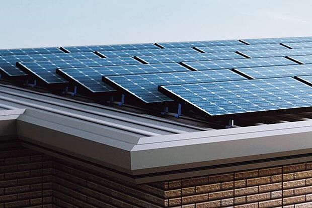 【太陽光発電システム】屋根一面に設置したソーラーがたっぷり発電。もしもの災害時でも電気を使える安心が。ソーラー発電で月々の光熱費が抑えられます。。※事前に計画したコンセントでのみ電力使用が可能です。
