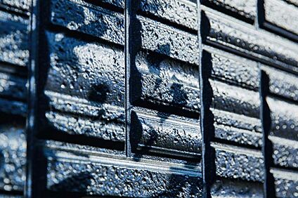 ジオマイト外壁（完成する外壁色はカームブラック）