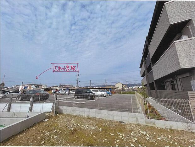 【敷地画像2】敷地から「大和小泉」駅が見える希少な立地（2024年4月5日撮影）