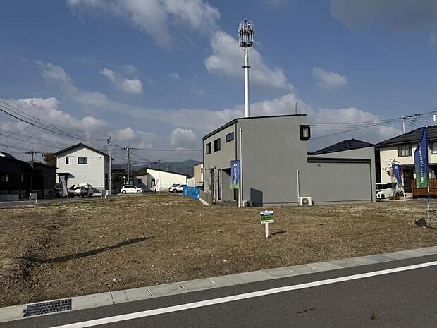 【現地】【10号地】陽当たり良好な整形地で、建築プランも立てやすい立地です。2025.11月撮影