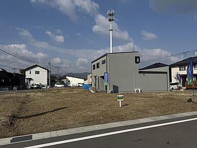 ＜10号地＞46.26坪の陽当たり良好な角地で、公園にも近くお子様を見守れる環境です。撮影/2025年11月 