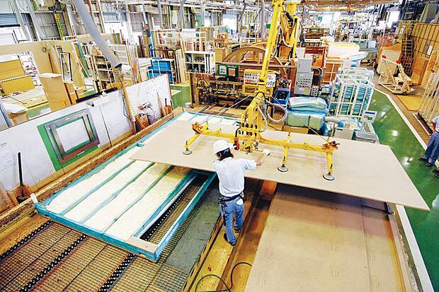 【【工場生産】】工場生産で、設計どおりの強さ・品質を約束する家づくりを行っています。