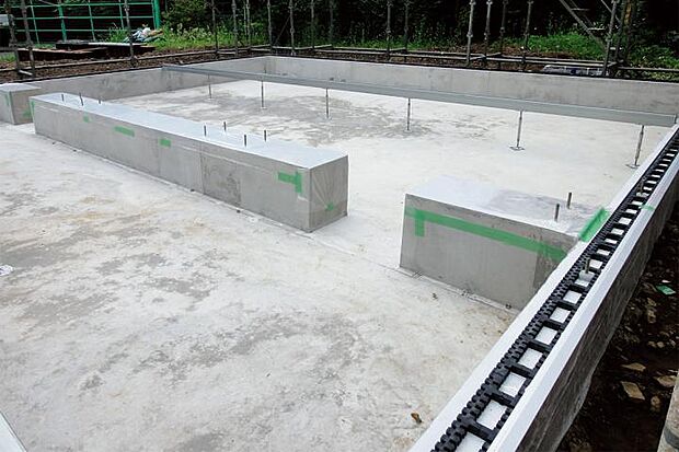 【【ベタ基礎】】液状化に強い、建物を面で支えるベタ基礎を標準採用しています。