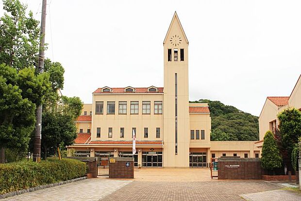 市立飯の峯中学校(約270m)
