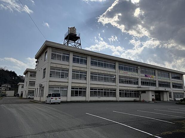 福知山市立修斉小学校（約2,060m）