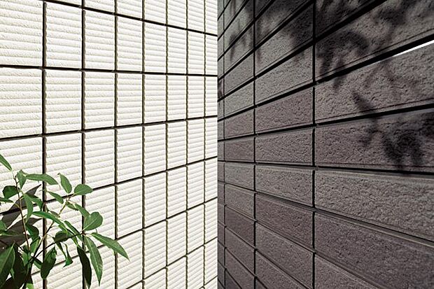 【【タイル外壁】】塗り替えがずっと不要な外壁。存在感のある質感がいつまでも続く外壁材。※目地部材の交換は必要です。