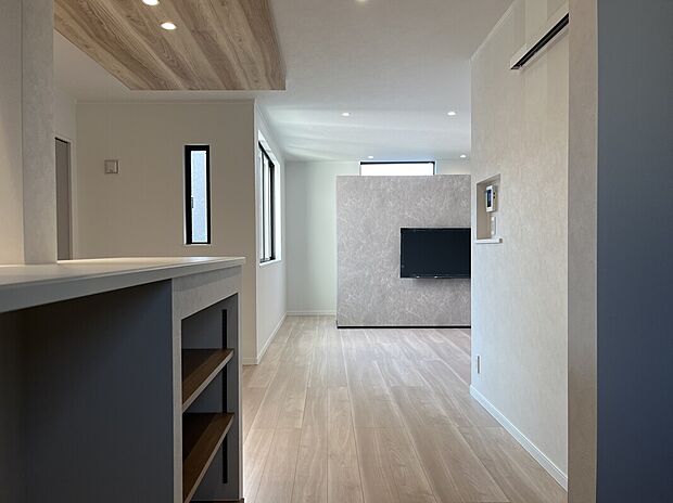 【当社施工例】キッチン前のヌック内からリビングを望む