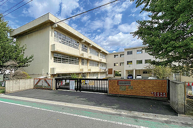上本郷小学校(約770m)