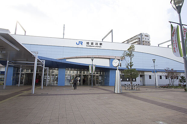 【最寄駅はJR加古川駅】新快速で都心へダイレクトに移動でき、通勤通学便利!徒歩約3分のバス停から駅まで乗車約9分でバスアクセスも可能です。明姫幹線を利用した車移動もしやすく、沿線の商業施設の利用も◎