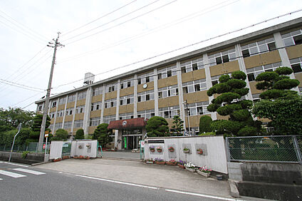 加古川市立氷丘中学校 約800m(徒歩約10分)
