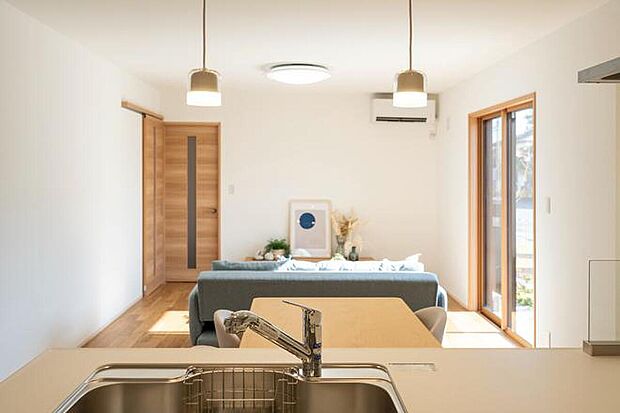 【No.11】キッチン
お料理をしながらお子様の様子が見られるので安心です。ご家族との会話も弾みそうですね。