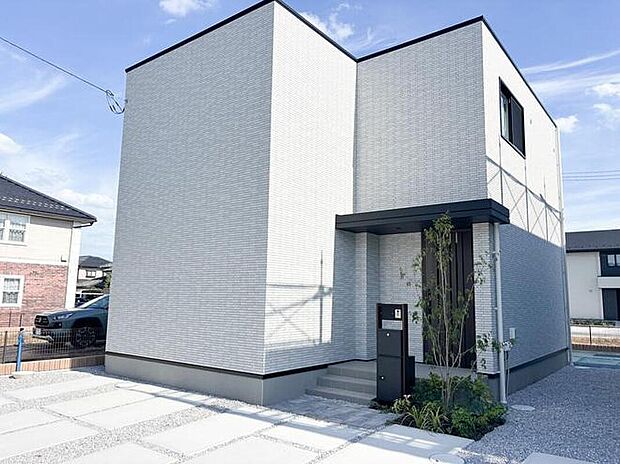 No.3(鉄の家)
販売価格(税込)/3980万円
敷地面積/182.19m2(55.11坪)
建物面積/104.06m2(31.47坪)