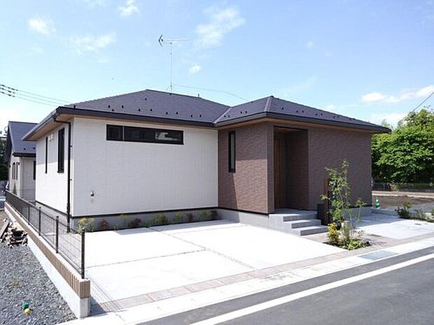 【現地外観写真】【 No.５ 鉄骨住宅 】価格改定3380万円
家事ラク動線の平屋
太陽光 / BELS / 性能評価 / 長期優良住宅
土地：181.82m2/55.00.坪
建物：76.24m2/23.06坪