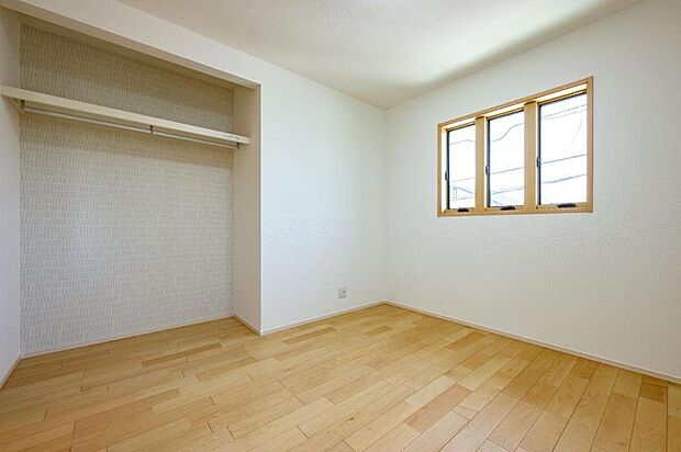 【リビング以外の居室】No.1
2Fの洋室。使いやすいオープンクローゼットがあります。