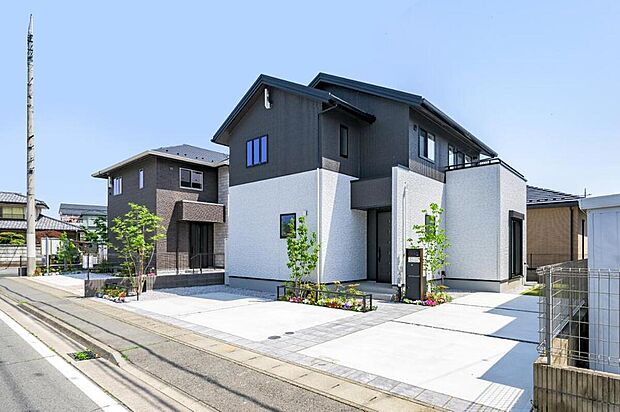 【前面道路含む現地写真】No.2
【価格改定】3530万円（2024年11月22日公表）→新価格3370万円（2025年10月4日改定）
敷地面積/165.50m2
建物面積/103.50m2
太陽光発電/BELS ZEH