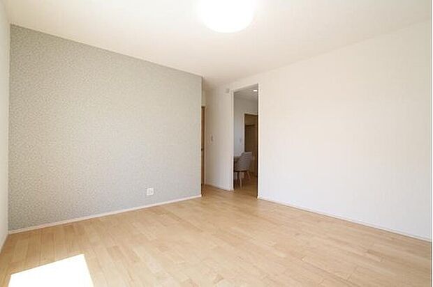 【リビング以外の居室】【Ｎｏ.14】
主寝室にはウォークインクローゼットとテレワークに最適なデスクスペースもあります。