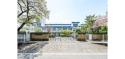 勝山小学校 660m ～820ｍ(徒歩9分)