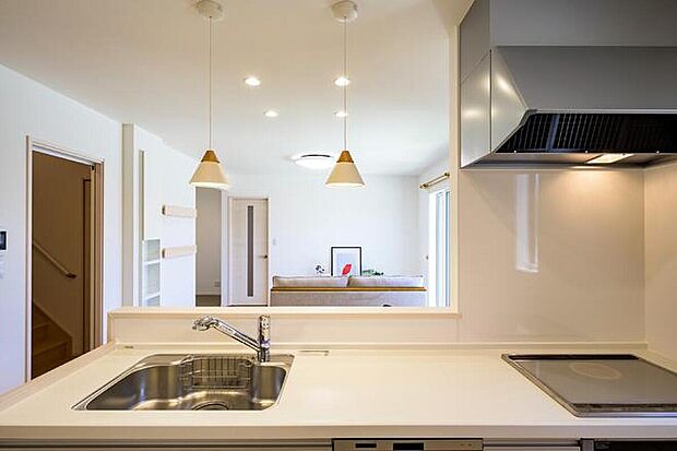 【キッチン】【 No.２ 木の家 】
IHクッキングヒーター・食器洗い乾燥機搭載のシステムキッチン。