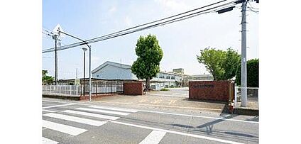 伊勢崎市立殖蓮中学校 1980m(徒歩25分)