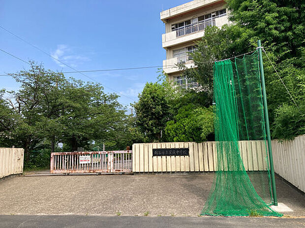 越谷市立栄進中学校まで732m