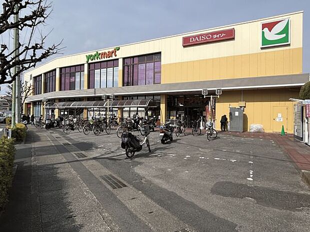 ヨークマート芝前川店まで695m