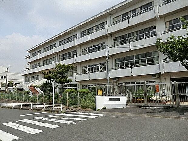 鎌倉市立富士塚小学校まで945m