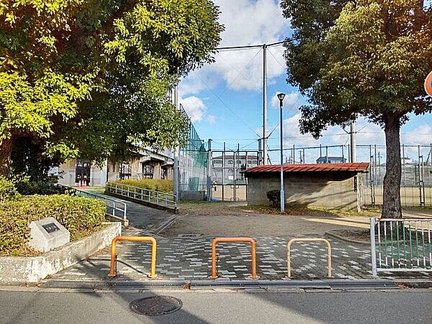 矢田公園まで1074m