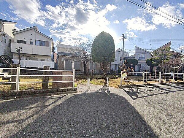 エパック新堂児童遊園まで705m