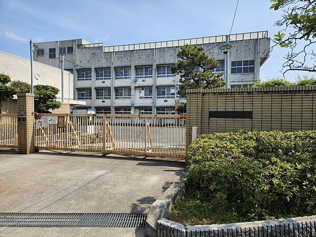 堺市立深井西小学校まで785m