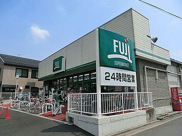 FUJI天神橋店まで1111m