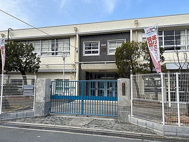 寝屋川市立第三中学校まで708m