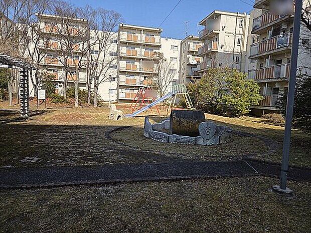 府営牧野北住宅内府管理公園まで687m