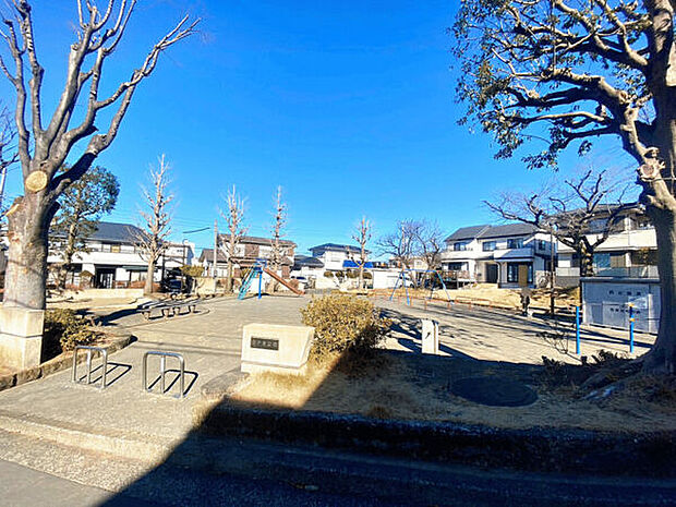 渡戸東公園まで657m