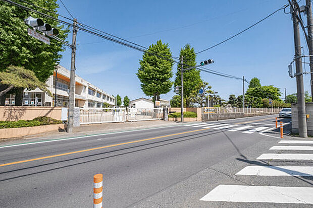 伊勢崎市立茂呂小学校まで689m