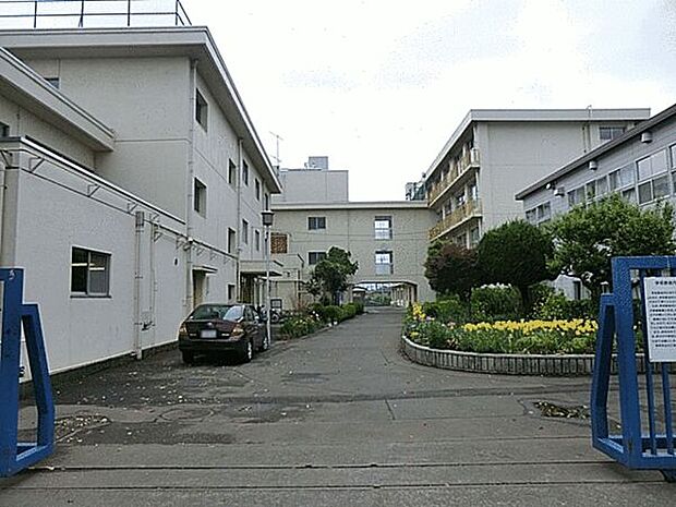 小平市立小平第一中学校まで1027m