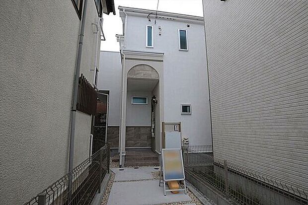 現地完成済