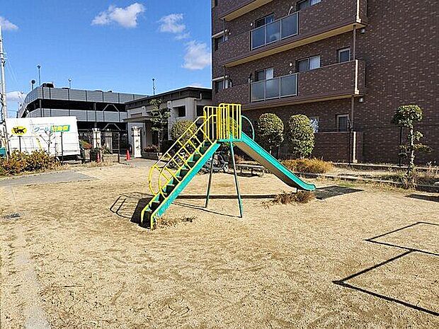 天美東2丁目第2児童遊園まで654m