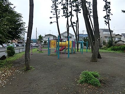 文京みどりの公園 422m