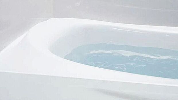 【バスルーム「サザナ」】日常の疲れを癒やすここちのよいユニットバス。お手入れが簡単になる工夫が凝らされているため、手間をかけずに清潔さを保てます。