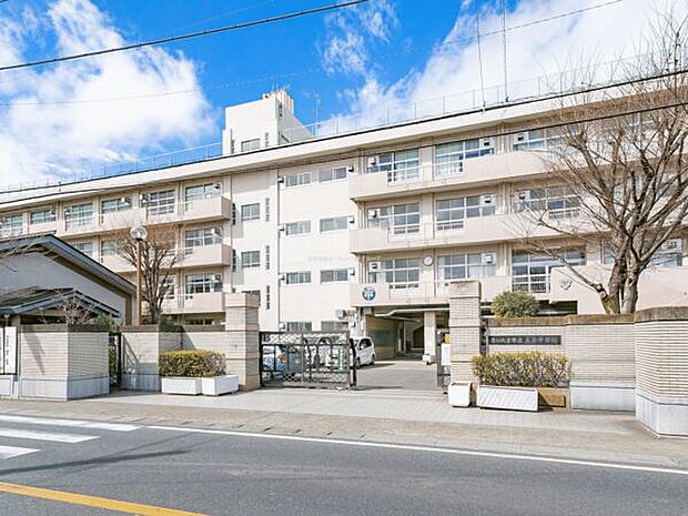 さいたま市立土合中学校（約977m）