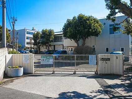 横浜市立舞岡中学校 373m