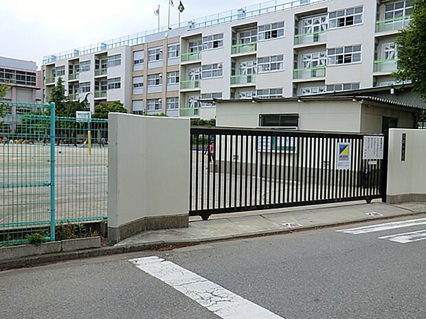 川口市立元郷小学校(約664m)