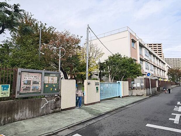 川崎市立東小田小学校(約504m)