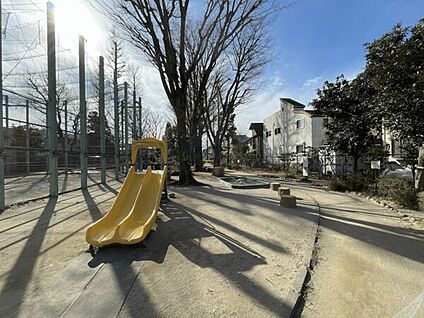 高井戸西公園 105m