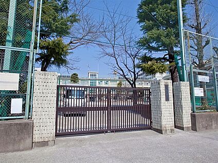 北区立稲付中学校 566m